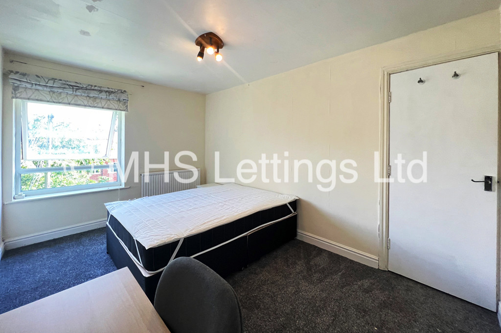 Photo of 2 Bedroom Apartment in 42 Welton Court, Leeds, LS6 1ES