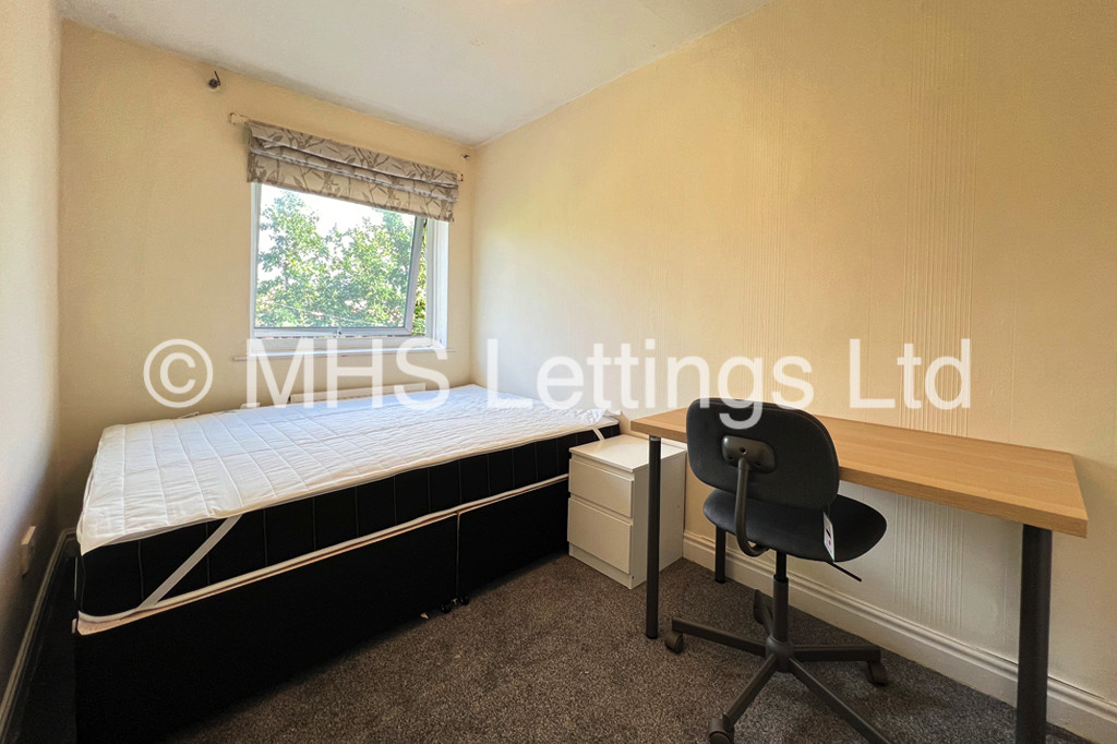 Photo of 2 Bedroom Apartment in 42 Welton Court, Leeds, LS6 1ES