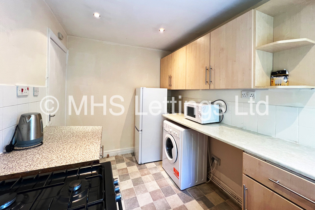 Photo of 2 Bedroom Apartment in 42 Welton Court, Leeds, LS6 1ES