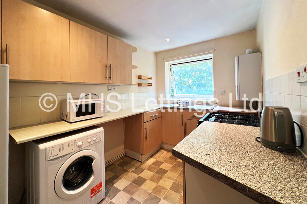 Photo of 2 Bedroom Apartment in 42 Welton Court, Leeds, LS6 1ES