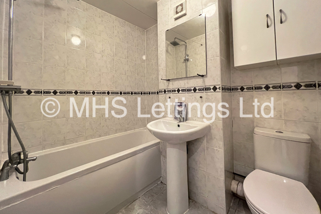 Photo of 2 Bedroom Apartment in 42 Welton Court, Leeds, LS6 1ES