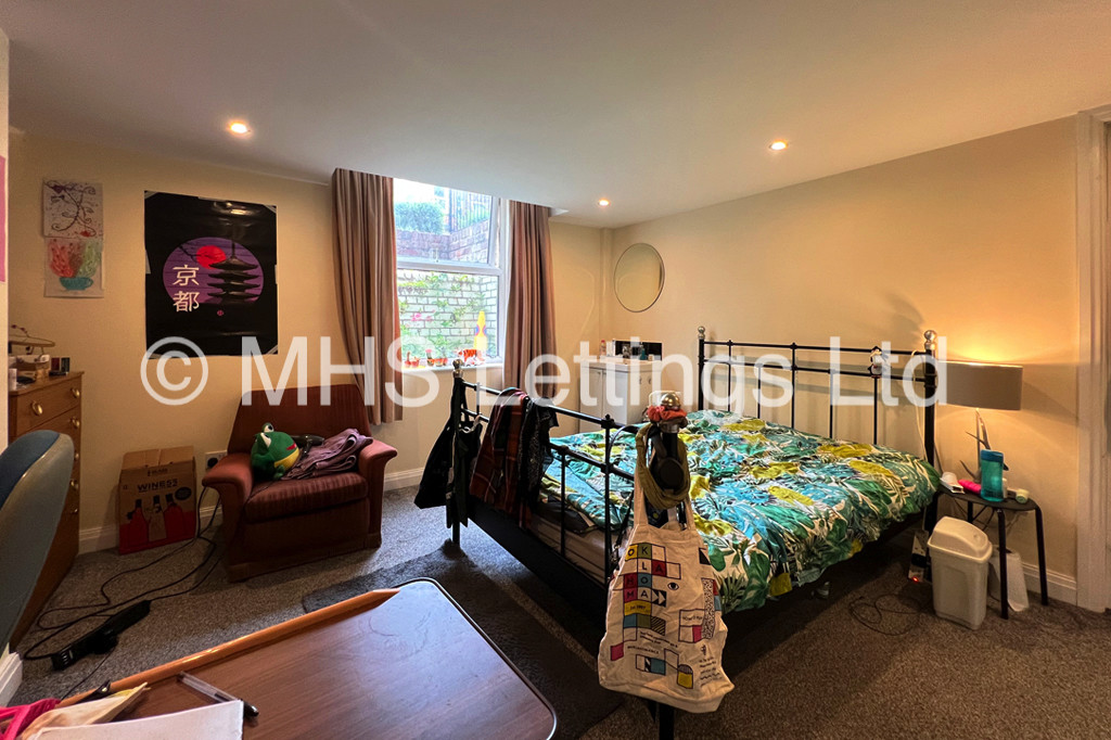 Photo of 1 Bedroom Bedsit in Room 1, 4 Midland Road, Leeds, LS6 1BQ