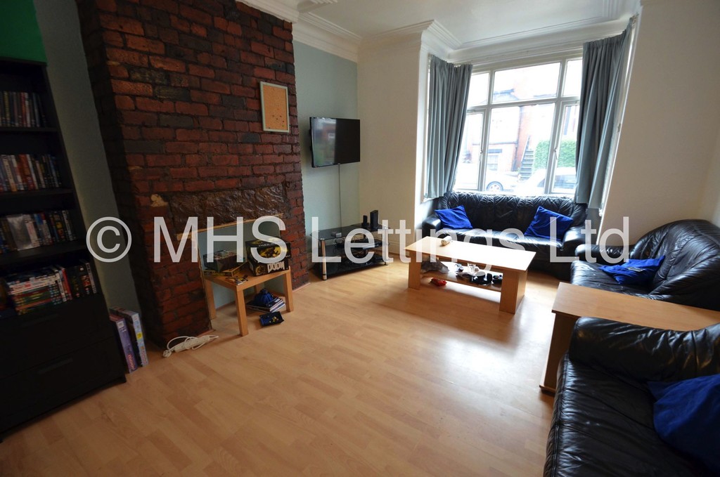 Photo of 4 Bedroom Mid Terraced House in 19 Beechwood View, Leeds, LS4 2LP