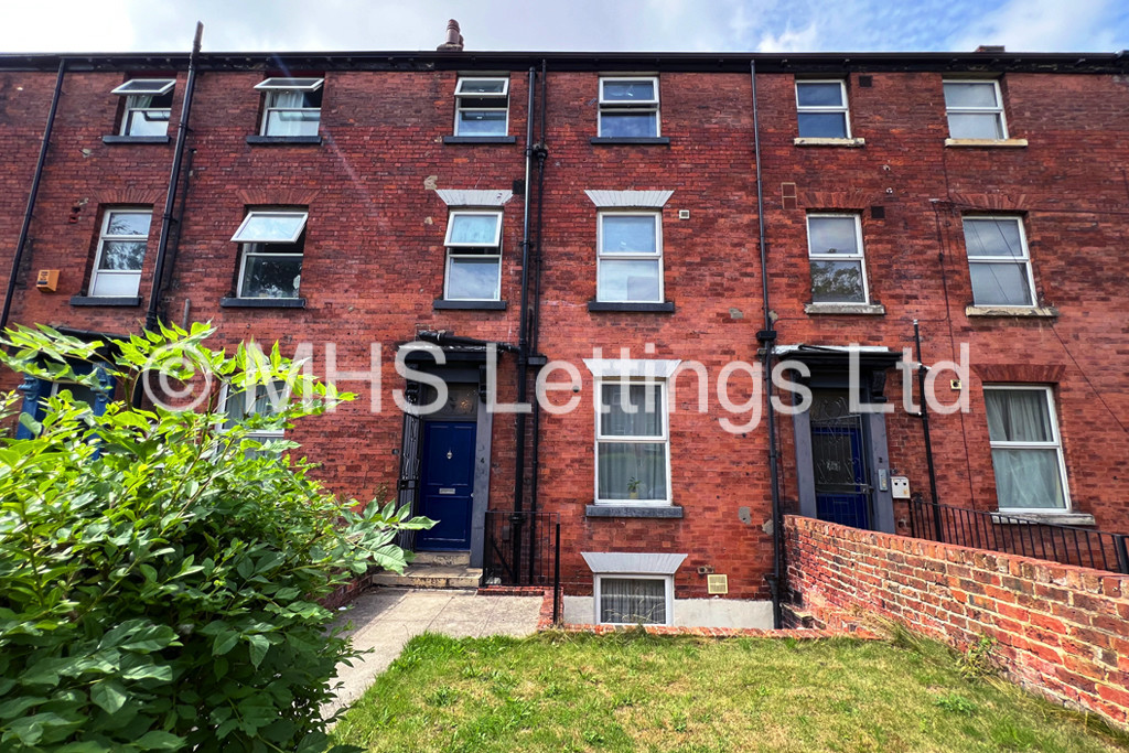 Photo of 1 Bedroom Bedsit in Room 7, 4 Midland Road, Leeds, LS6 1BQ