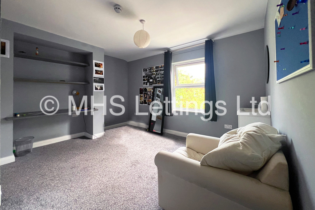 Photo of 1 Bedroom Bedsit in Room 7, 4 Midland Road, Leeds, LS6 1BQ