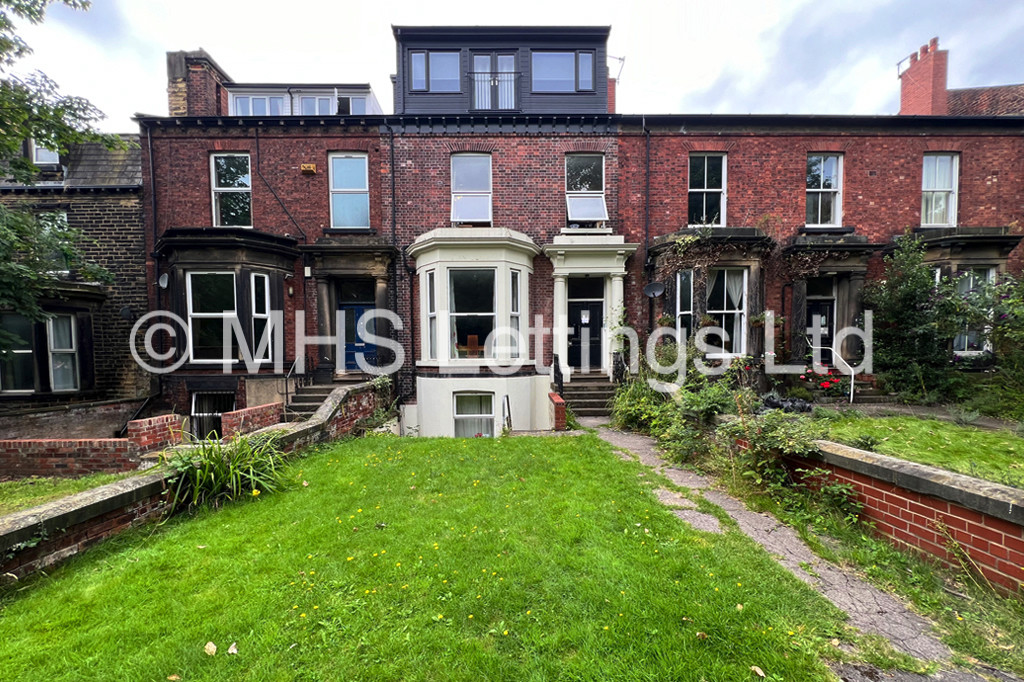 Photo of 1 Bedroom Flat in Garden Flat, 239 Hyde Park Road, Leeds, LS6 1AG