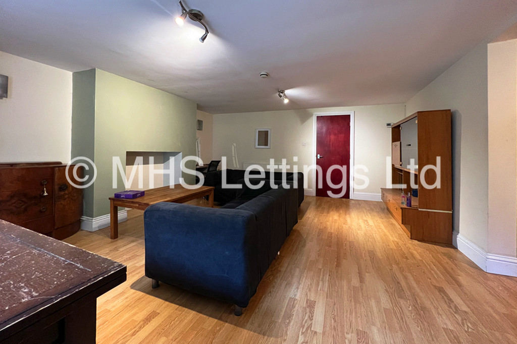 Photo of 1 Bedroom Flat in Garden Flat, 239 Hyde Park Road, Leeds, LS6 1AG