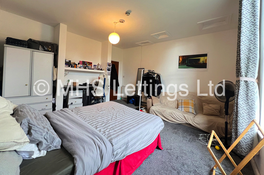 Photo of 1 Bedroom Flat in Flat 1, 30 Hyde Park Terrace, Leeds, LS6 1BJ