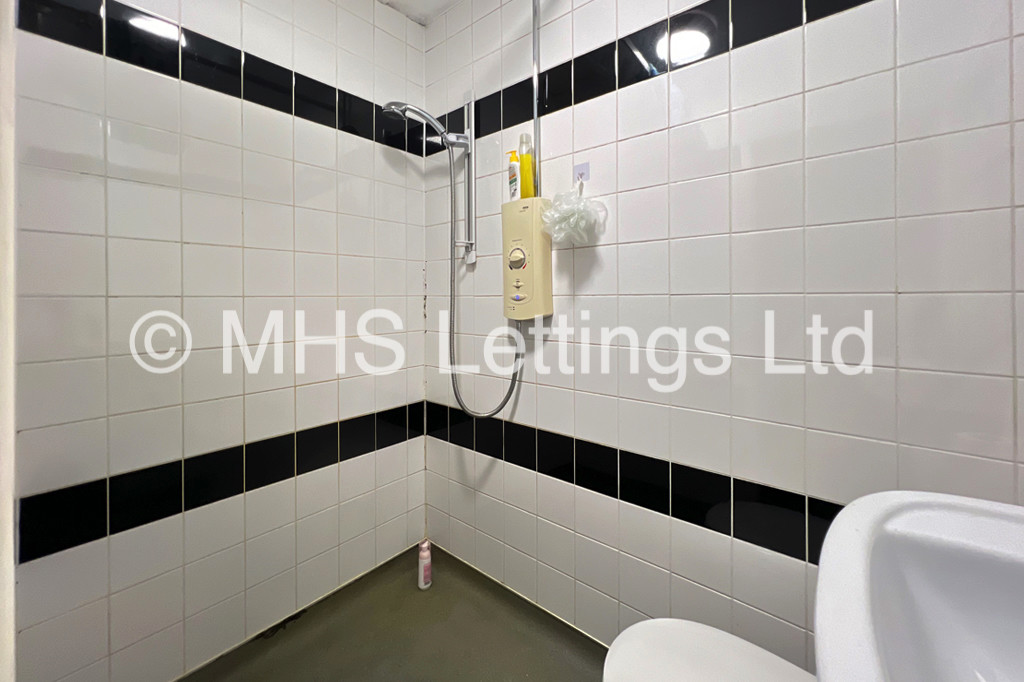 Photo of 1 Bedroom Flat in Flat 2b, 30 Hyde Park Terrace, Leeds, LS6 1BJ