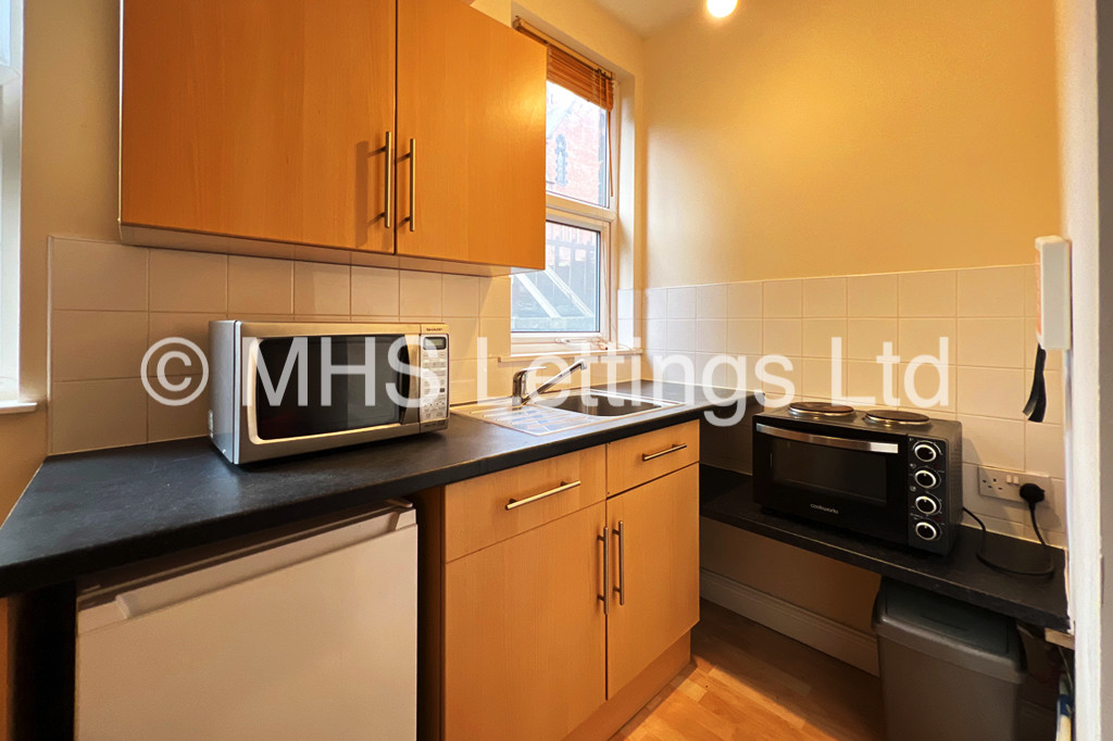 Photo of 1 Bedroom Flat in Flat 2b, 30 Hyde Park Terrace, Leeds, LS6 1BJ
