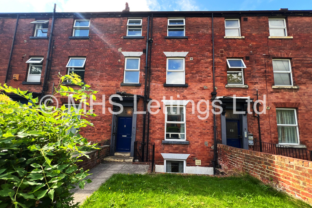 Photo of 1 Bedroom Bedsit in Room 4, 4 Midland Road, Leeds, LS6 1BQ