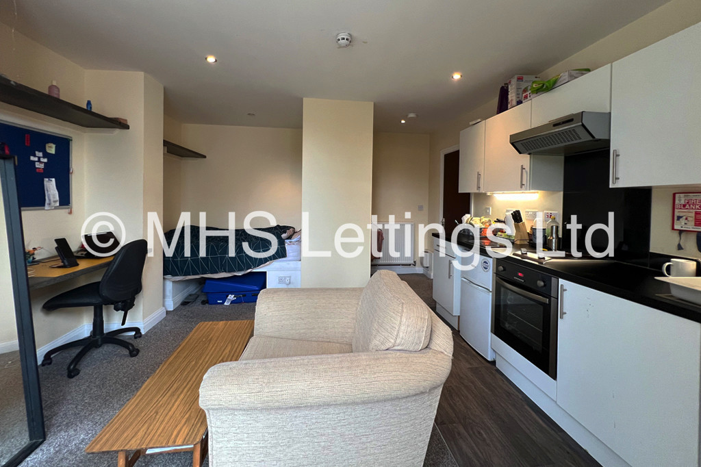 Photo of 1 Bedroom Bedsit in Room 4, 4 Midland Road, Leeds, LS6 1BQ