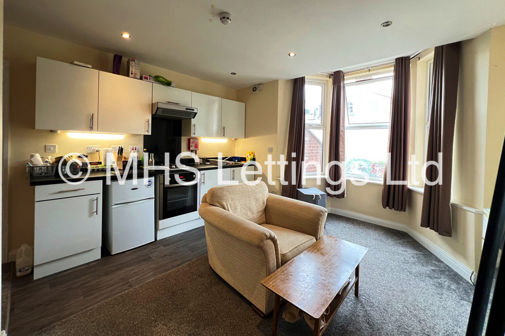 Photo of 1 Bedroom Bedsit in Room 4, 4 Midland Road, Leeds, LS6 1BQ