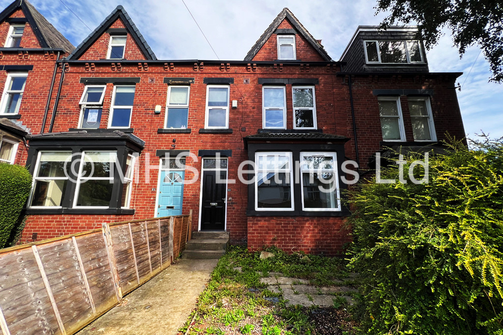Photo of 5 Bedroom Mid Terraced House in 33 Broomfield Crescent, Leeds, LS6 3DD