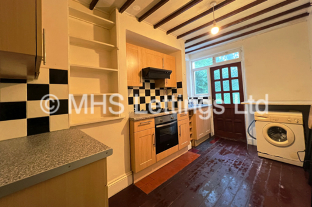 Photo of 2 Bedroom Flat in Flat 1, Sefton Court, 133 Otley Road, Leeds, LS6 3PY