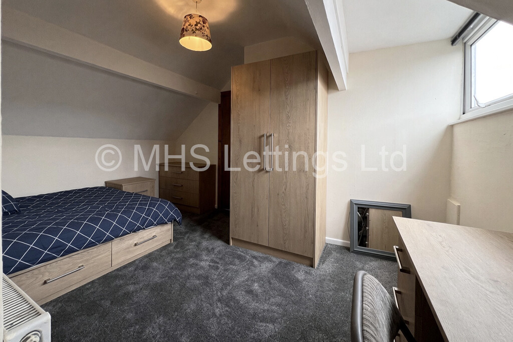 Photo of 4 Bedroom End Terraced House in 2 Thornville Row, Leeds, LS6 1JN