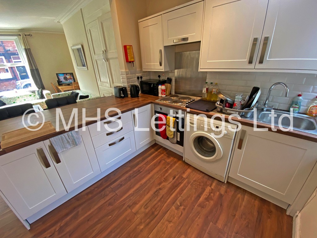Photo of 4 Bedroom End Terraced House in 2 Thornville Row, Leeds, LS6 1JN