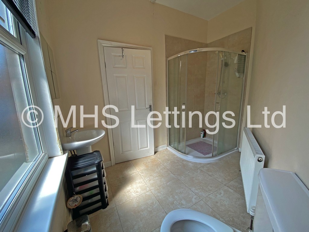 Photo of 4 Bedroom End Terraced House in 2 Thornville Row, Leeds, LS6 1JN