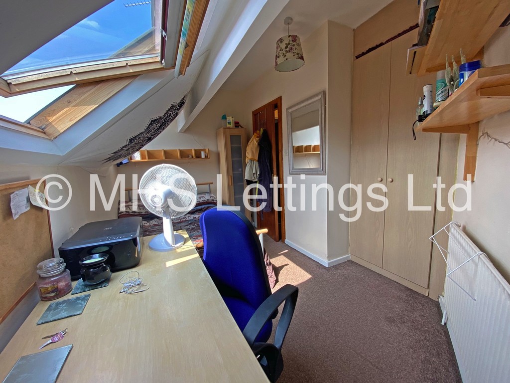 Photo of 4 Bedroom End Terraced House in 2 Thornville Row, Leeds, LS6 1JN