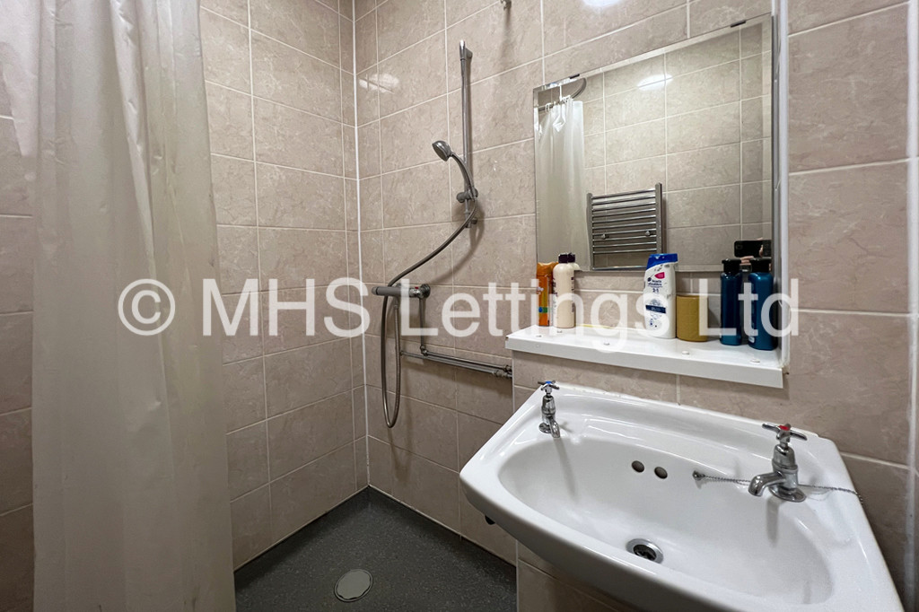 Photo of 1 Bedroom Bedsit in Studio 3, 2 Midland Road, Leeds, LS6 1BQ