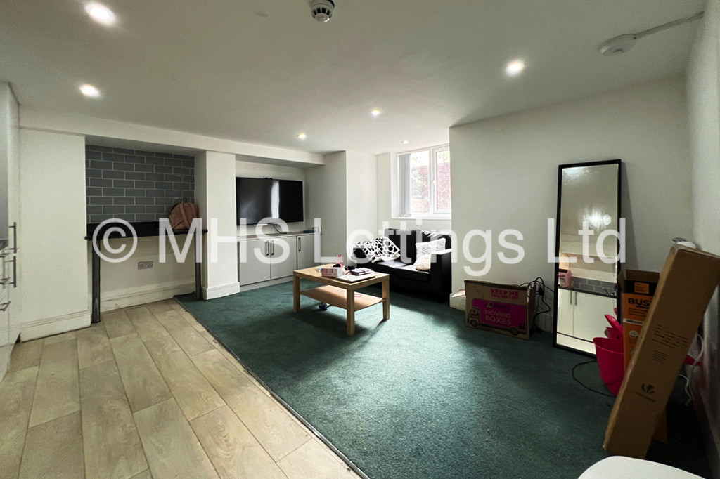 Photo of 1 Bedroom Flat in Basement Flat, 2 Grosvenor Road, Leeds, LS6 2DZ