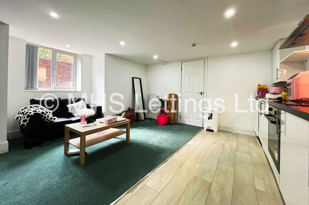 Photo of 1 Bedroom Flat in Basement Flat, 2 Grosvenor Road, Leeds, LS6 2DZ