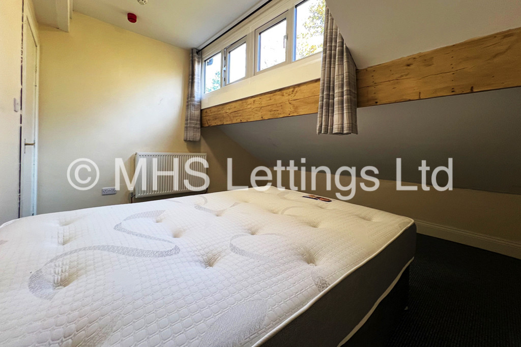 Photo of 2 Bedroom Flat in Flat 3, 17 Regent Park Terrace, Leeds, LS6 2AX