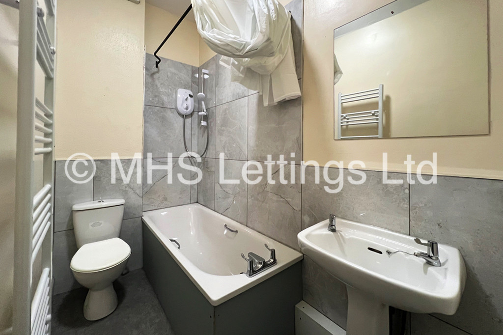 Photo of 2 Bedroom Flat in Flat 3, 17 Regent Park Terrace, Leeds, LS6 2AX