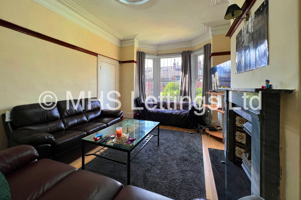 Photo of 6 Bedroom Mid Terraced House in 15 Ebor Place, Leeds, LS6 1NR