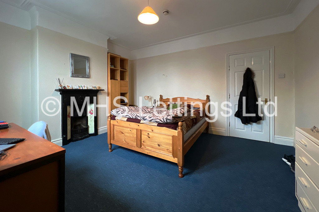 Photo of 6 Bedroom Mid Terraced House in 160 Ash Road, Leeds, LS6 3HD