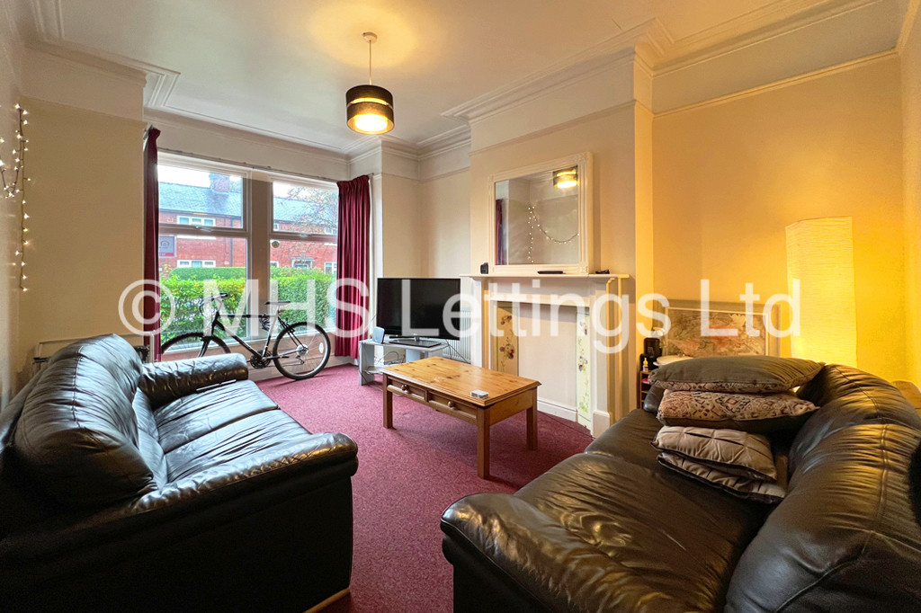 Photo of 6 Bedroom Mid Terraced House in 160 Ash Road, Leeds, LS6 3HD