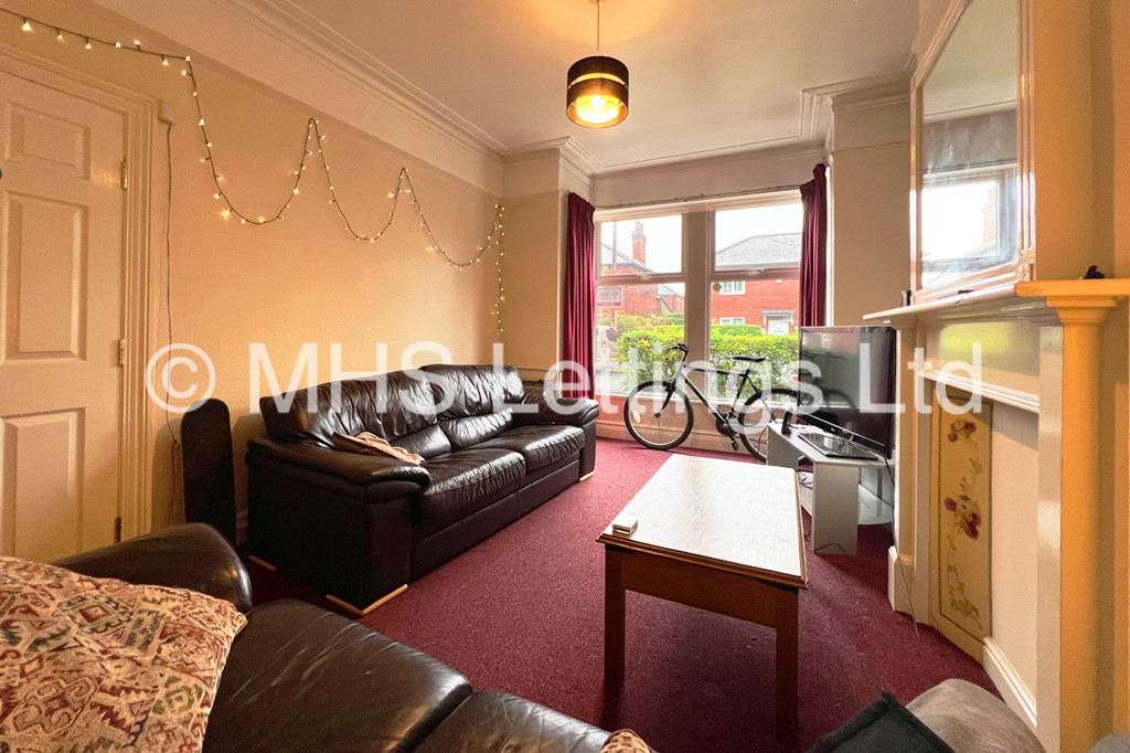 Photo of 6 Bedroom Mid Terraced House in 160 Ash Road, Leeds, LS6 3HD