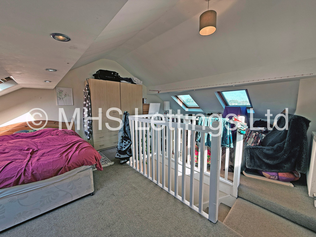 Photo of 3 Bedroom Mid Terraced House in 7 Cross Chapel Street, Leeds, LS6 3JE