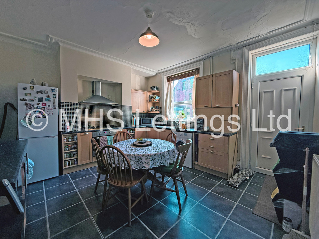 Photo of 3 Bedroom Mid Terraced House in 7 Cross Chapel Street, Leeds, LS6 3JE