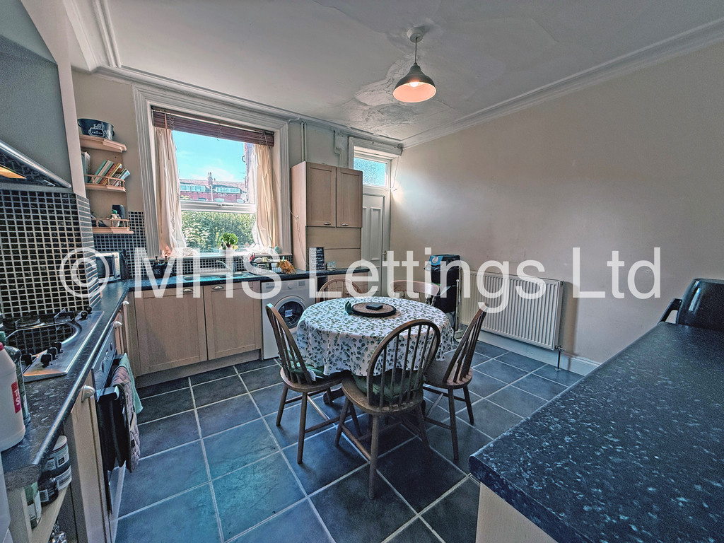 Photo of 3 Bedroom Mid Terraced House in 7 Cross Chapel Street, Leeds, LS6 3JE