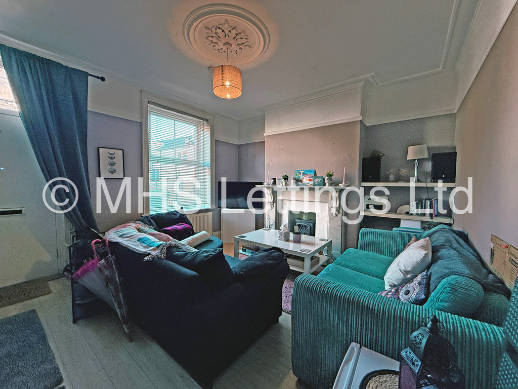 Photo of 3 Bedroom Mid Terraced House in 7 Cross Chapel Street, Leeds, LS6 3JE