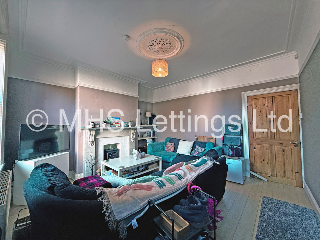 Photo of 3 Bedroom Mid Terraced House in 7 Cross Chapel Street, Leeds, LS6 3JE