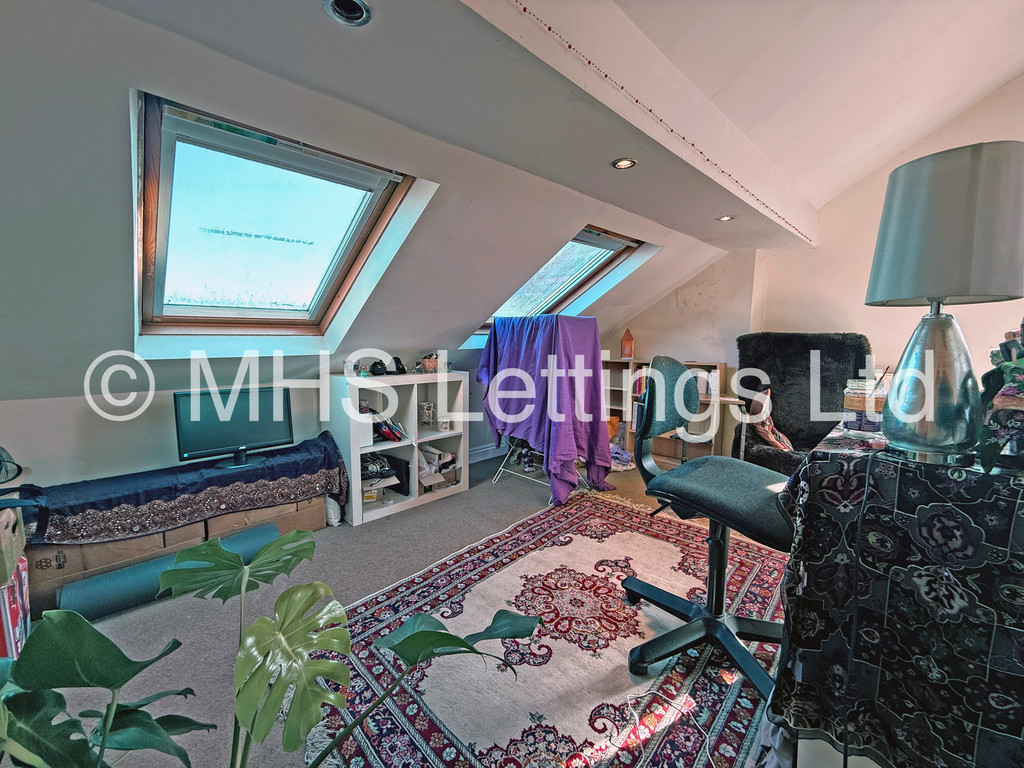 Photo of 3 Bedroom Mid Terraced House in 7 Cross Chapel Street, Leeds, LS6 3JE