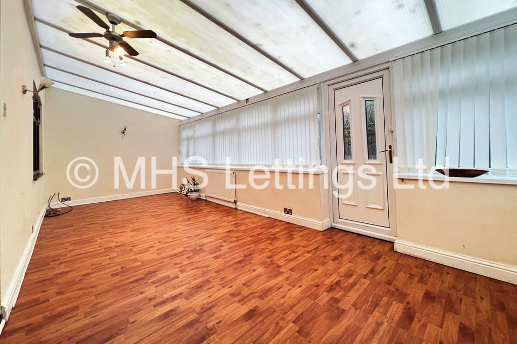 Photo of 4 Bedroom Detached House in 1 Kings Approach, Bramley, Leeds, LS13 2DX