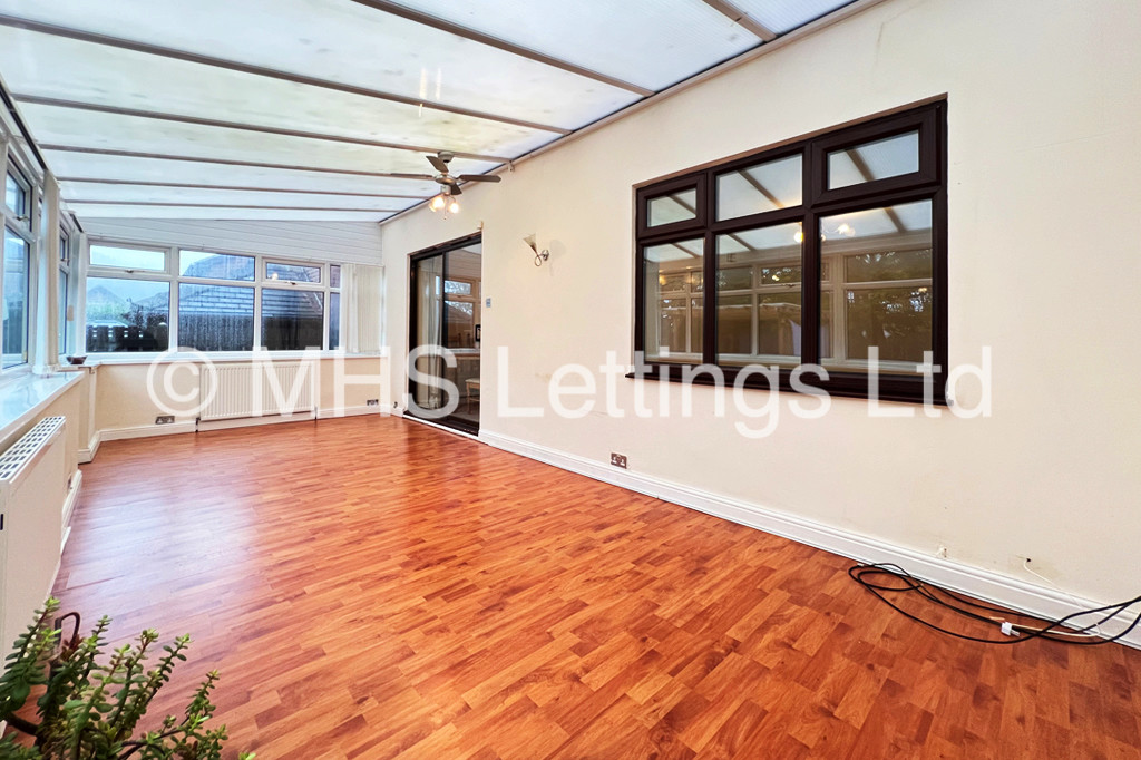 Photo of 4 Bedroom Detached House in 1 Kings Approach, Bramley, Leeds, LS13 2DX