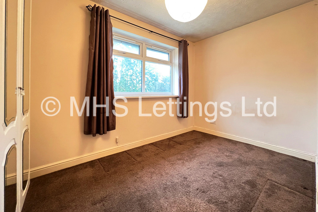 Photo of 4 Bedroom Detached House in 1 Kings Approach, Bramley, Leeds, LS13 2DX
