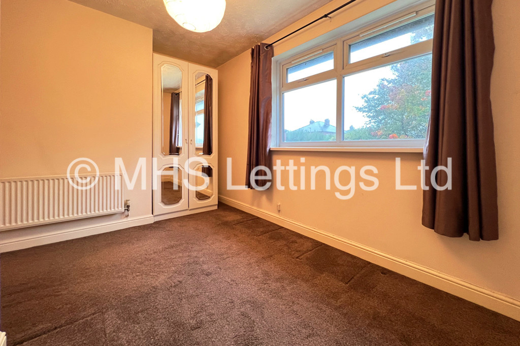 Photo of 4 Bedroom Detached House in 1 Kings Approach, Bramley, Leeds, LS13 2DX