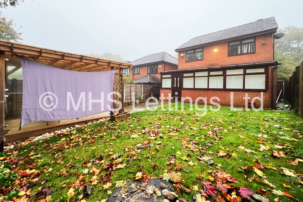 Photo of 4 Bedroom Detached House in 1 Kings Approach, Bramley, Leeds, LS13 2DX