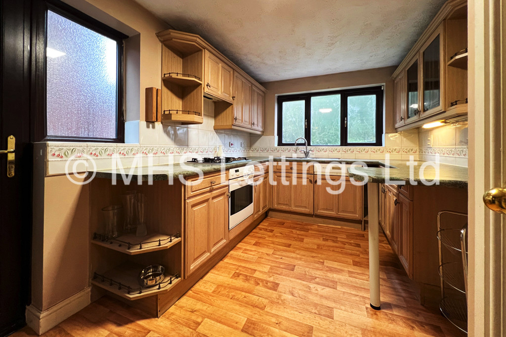 Photo of 4 Bedroom Detached House in 1 Kings Approach, Bramley, Leeds, LS13 2DX