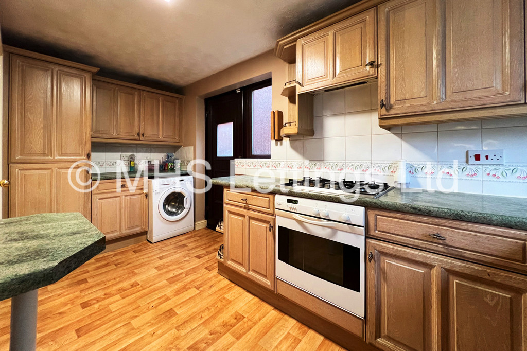 Photo of 4 Bedroom Detached House in 1 Kings Approach, Bramley, Leeds, LS13 2DX