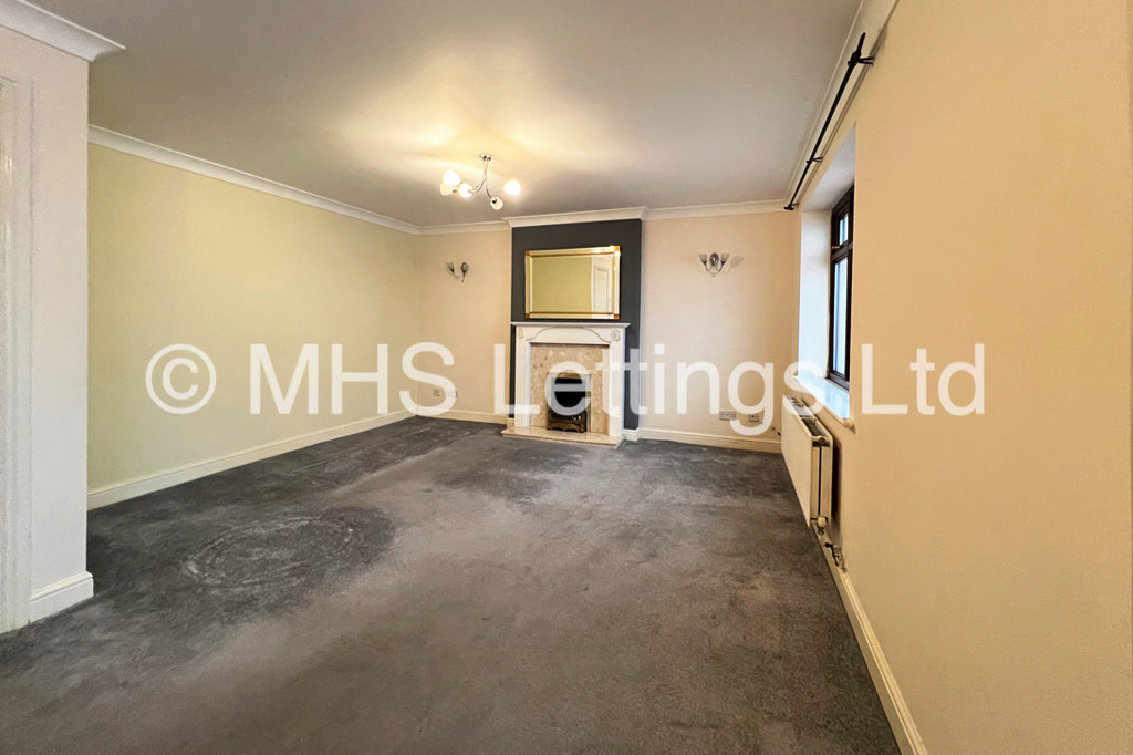 Photo of 4 Bedroom Detached House in 1 Kings Approach, Bramley, Leeds, LS13 2DX