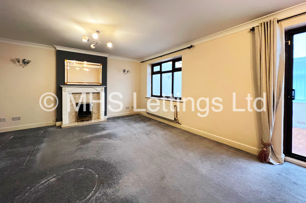 Photo of 4 Bedroom Detached House in 1 Kings Approach, Bramley, Leeds, LS13 2DX