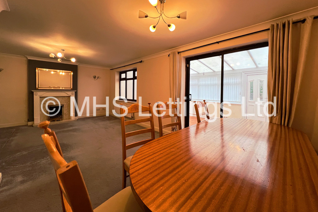Photo of 4 Bedroom Detached House in 1 Kings Approach, Bramley, Leeds, LS13 2DX