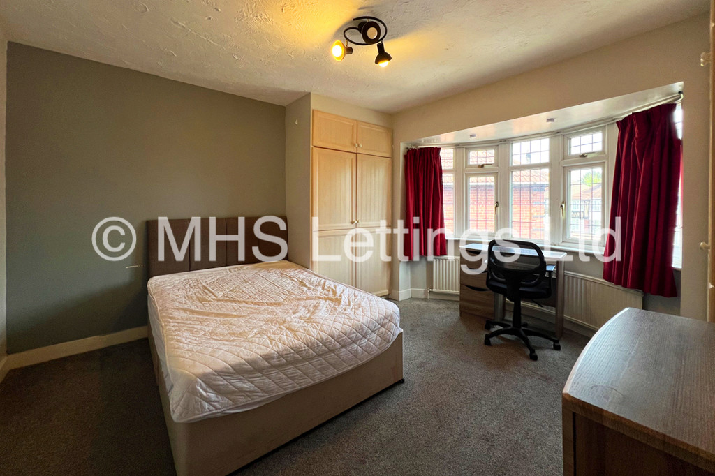 Photo of 6 Bedroom Semi-Detached House in 26 Greyshiels Avenue, Leeds, LS6 3DR