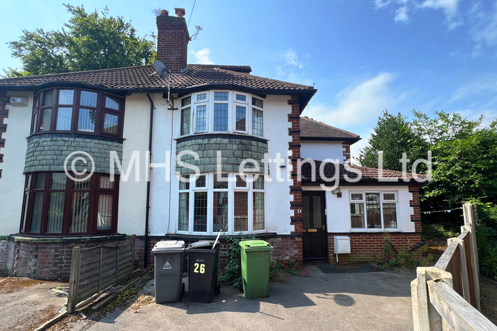 Photo of 6 Bedroom Semi-Detached House in 26 Greyshiels Avenue, Leeds, LS6 3DR
